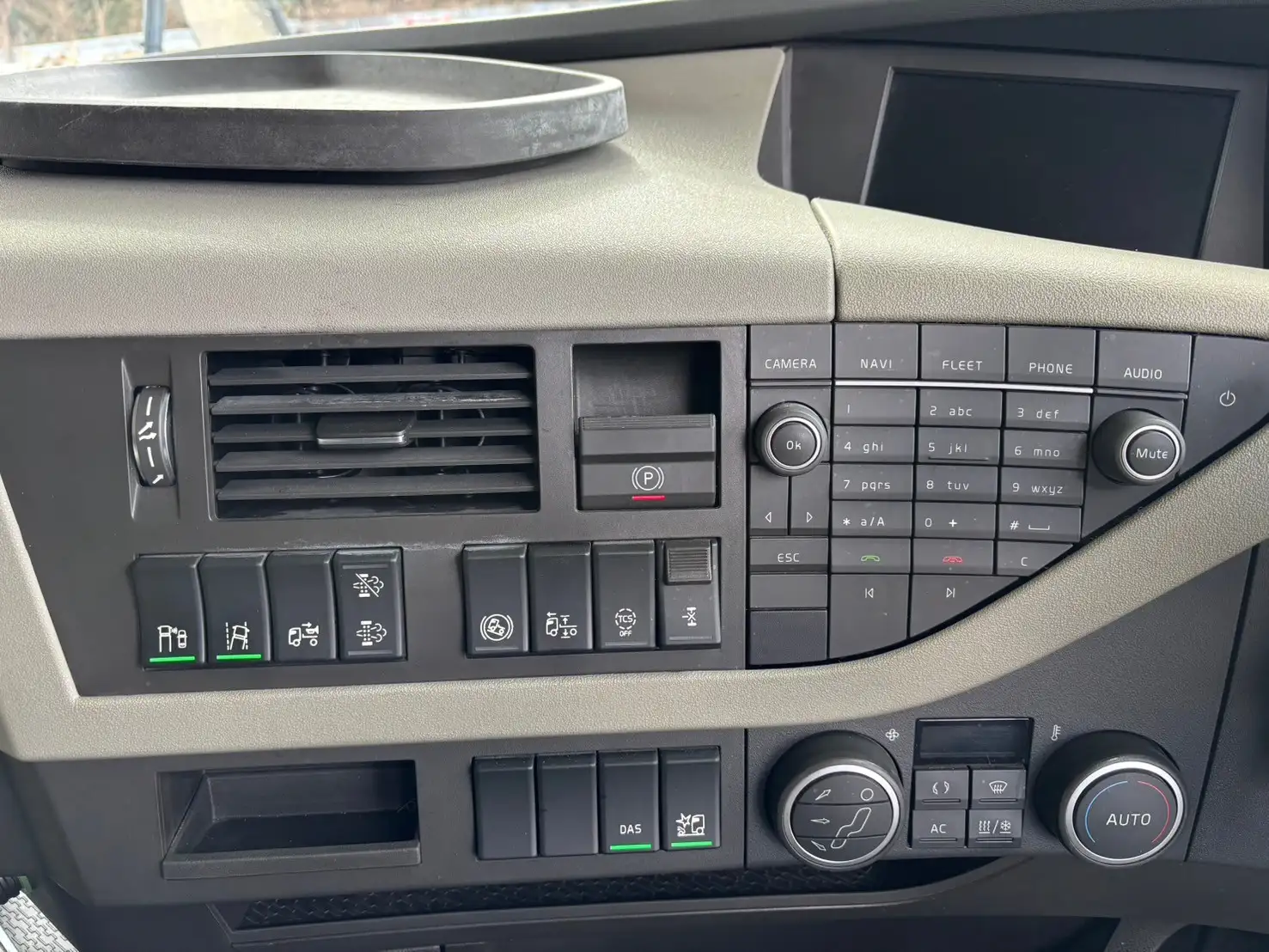 令和3年 ボルボFH 距離17.1万㎞ 460馬力 AT 第五輪荷重11.5t  リアサイドモニターの画像26