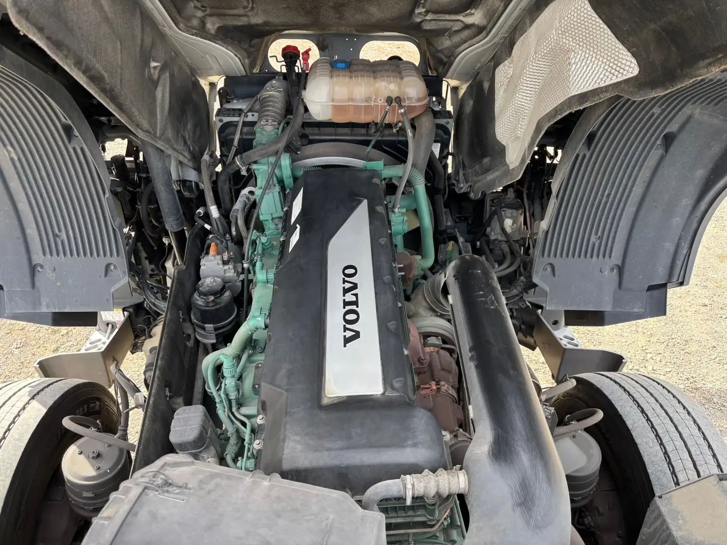 令和3年 ボルボFH 距離17.1万㎞ 460馬力 AT 第五輪荷重11.5t  リアサイドモニターの画像35