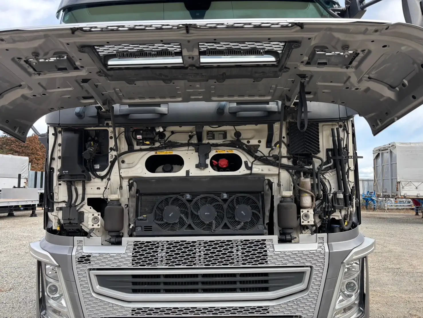 令和3年 ボルボFH 距離17.1万㎞ 460馬力 AT 第五輪荷重11.5t  リアサイドモニターの画像37