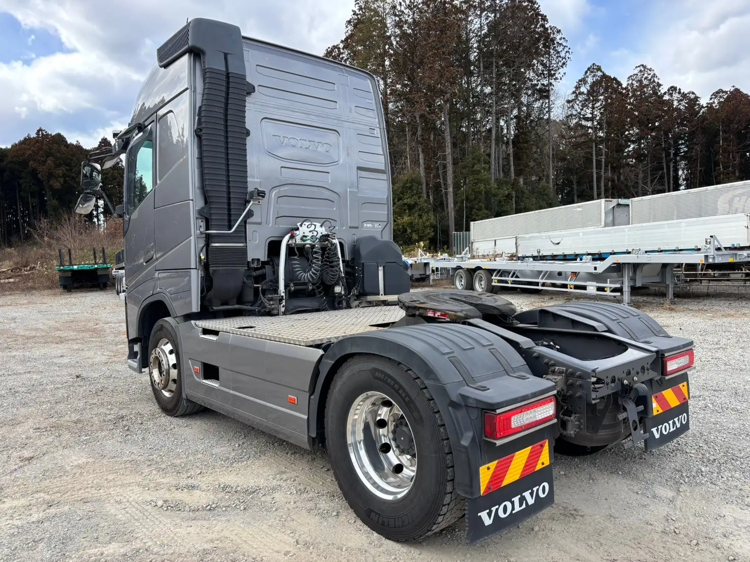 令和3年 ボルボFH 距離17.1万㎞ 460馬力 AT 第五輪荷重11.5t  リアサイドモニターの画像7