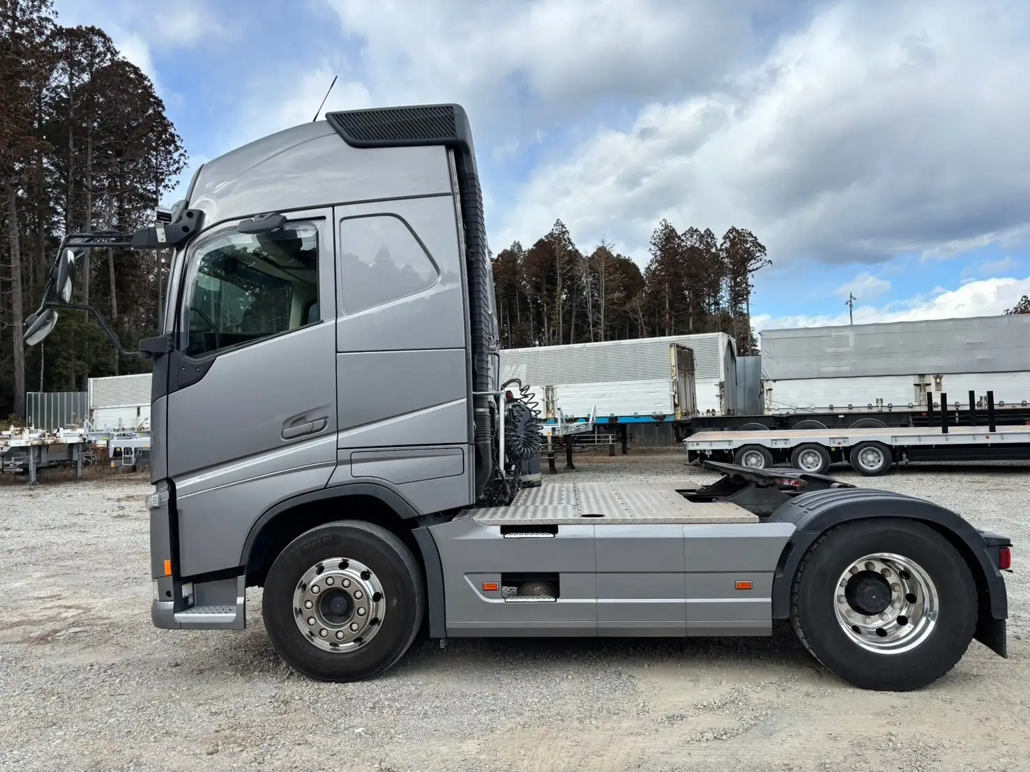 令和3年 ボルボFH 距離17.1万㎞ 460馬力 AT 第五輪荷重11.5t  リアサイドモニターの画像8