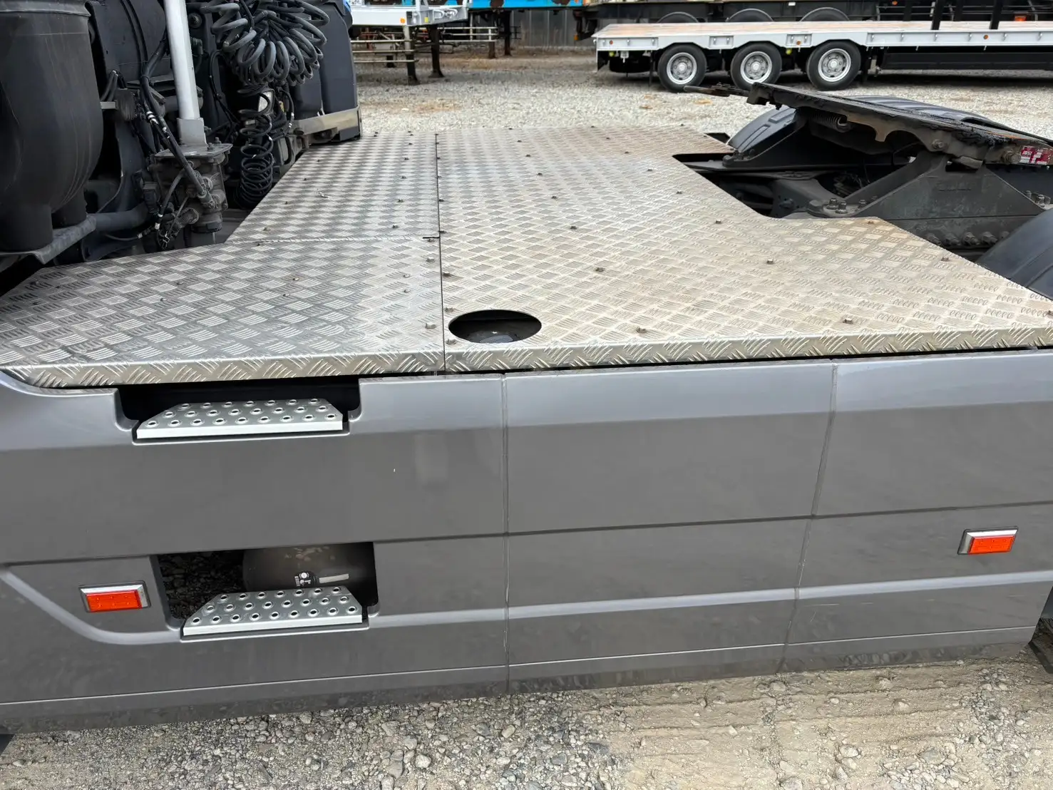 令和3年 ボルボFH 距離17.1万㎞ 460馬力 AT 第五輪荷重11.5t  リアサイドモニターの画像9