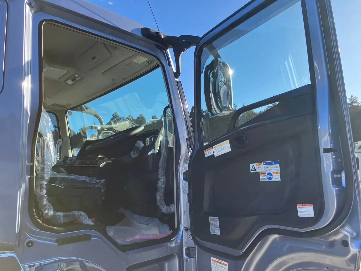 未使用車　令和6年　三菱　大型クレーン付　394馬力　AT　積載：12,600㎏　タダノ4段　フックイン　ラジコンの画像36