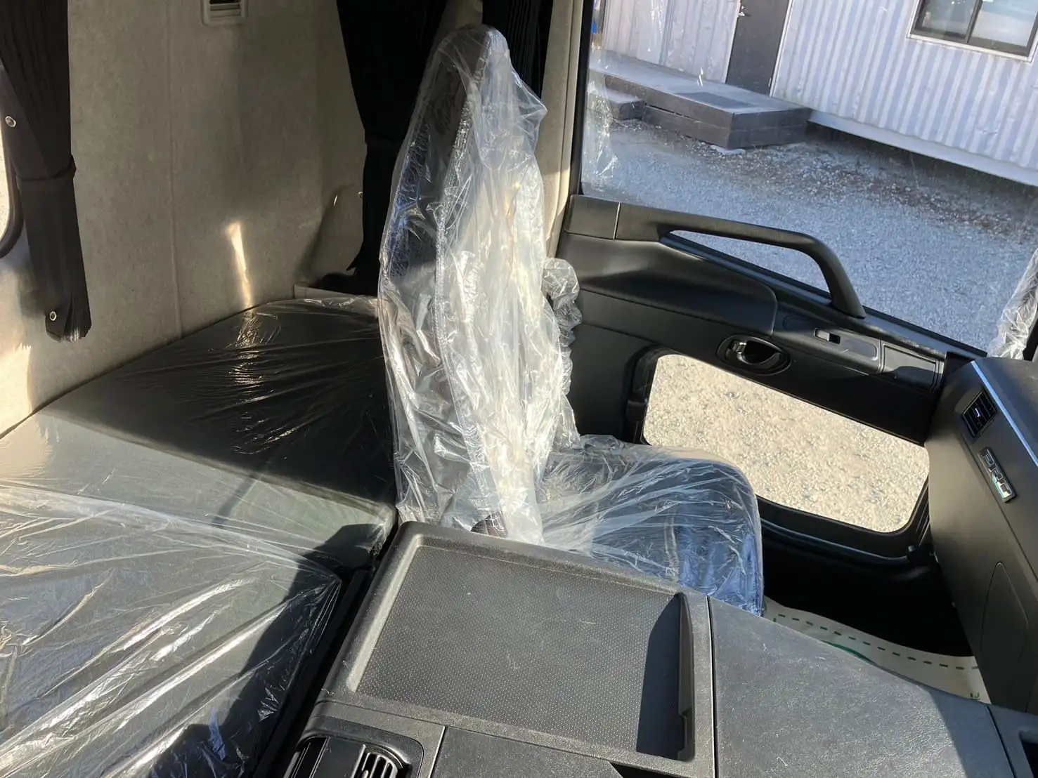 未使用車　令和6年　三菱　大型クレーン付　394馬力　AT　積載：12,600㎏　タダノ4段　フックイン　ラジコンの画像39