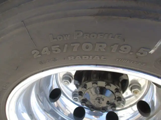 未使用車 令和6年 三菱 大型アルミ平ボデー リアエアサス ハイルーフ AT 7方開 メッキ アルミホイール 最大積載量;14,000kgの画像15