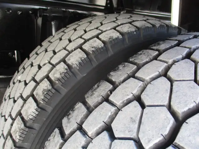 未使用車 令和6年 三菱 大型アルミ平ボデー リアエアサス ハイルーフ AT 7方開 メッキ アルミホイール 最大積載量;14,000kgの画像16