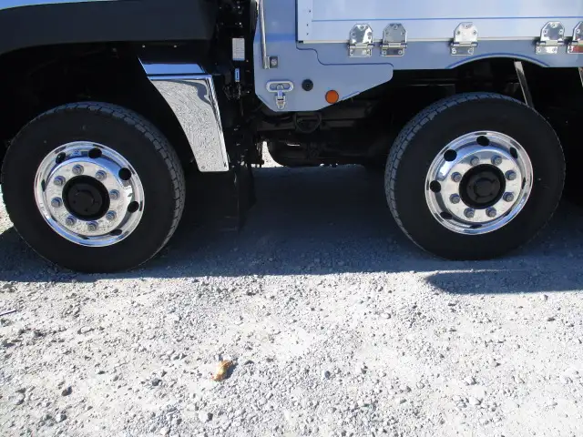 未使用車 令和6年 三菱 大型アルミ平ボデー リアエアサス ハイルーフ AT 7方開 メッキ アルミホイール 最大積載量;14,000kgの画像9