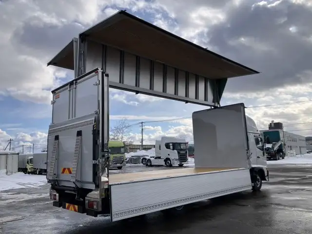 ☆車検付き(R8.11.19)☆　令和6年　日野　4tアルミウィング　跳ね上げPG　ハイルーフ　62ワイド　ラッシング2段　リモコン付き　AT(2ペダル)　積載：2,100㎏　距離：1,000㎞未満　の画像11