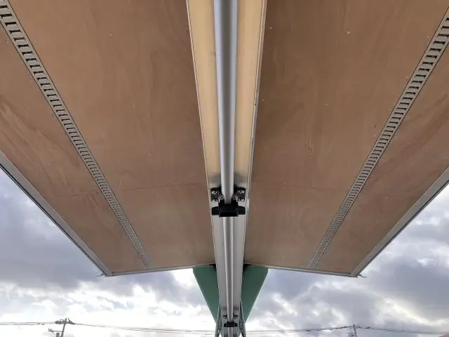 ☆車検付き(R8.11.19)☆　令和6年　日野　4tアルミウィング　跳ね上げPG　ハイルーフ　62ワイド　ラッシング2段　リモコン付き　AT(2ペダル)　積載：2,100㎏　距離：1,000㎞未満　の画像13