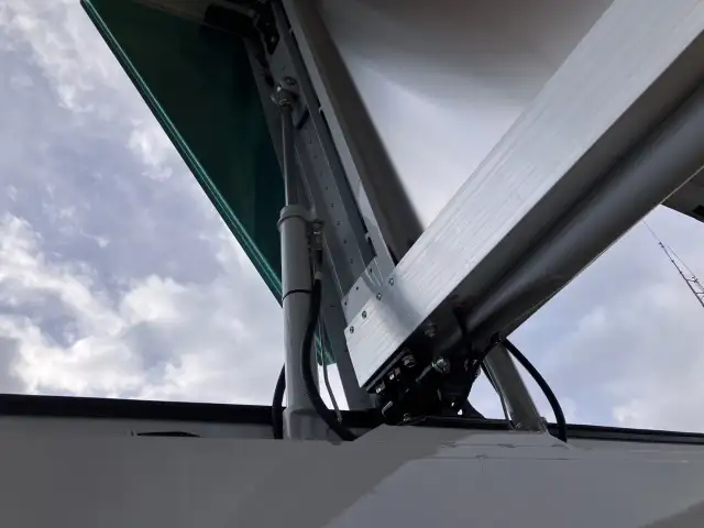 ☆車検付き(R8.11.19)☆　令和6年　日野　4tアルミウィング　跳ね上げPG　ハイルーフ　62ワイド　ラッシング2段　リモコン付き　AT(2ペダル)　積載：2,100㎏　距離：1,000㎞未満　の画像14