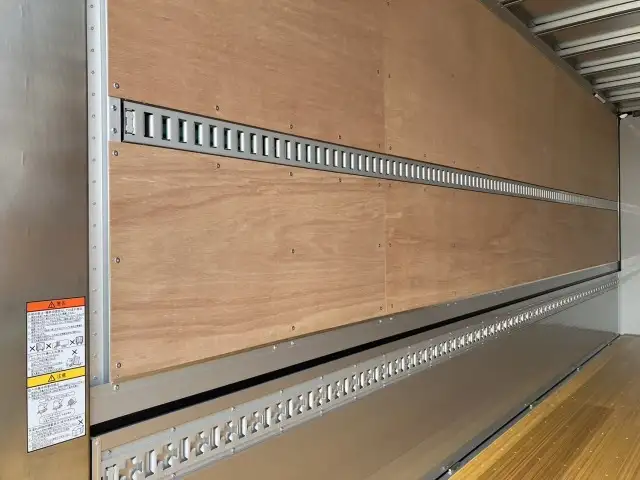 ☆車検付き(R8.11.19)☆　令和6年　日野　4tアルミウィング　跳ね上げPG　ハイルーフ　62ワイド　ラッシング2段　リモコン付き　AT(2ペダル)　積載：2,100㎏　距離：1,000㎞未満　の画像22