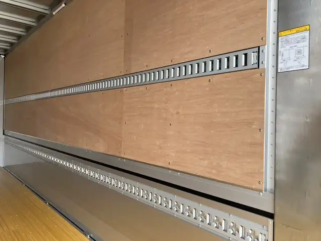 ☆車検付き(R8.11.19)☆　令和6年　日野　4tアルミウィング　跳ね上げPG　ハイルーフ　62ワイド　ラッシング2段　リモコン付き　AT(2ペダル)　積載：2,100㎏　距離：1,000㎞未満　の画像23