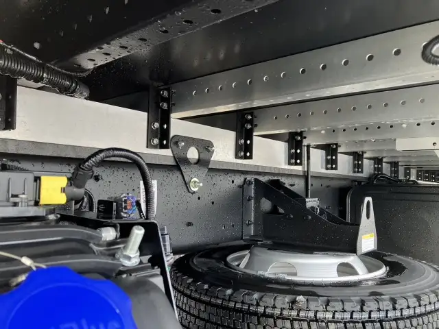 ☆車検付き(R8.11.19)☆　令和6年　日野　4tアルミウィング　跳ね上げPG　ハイルーフ　62ワイド　ラッシング2段　リモコン付き　AT(2ペダル)　積載：2,100㎏　距離：1,000㎞未満　の画像28