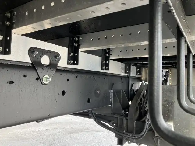 ☆車検付き(R8.11.19)☆　令和6年　日野　4tアルミウィング　跳ね上げPG　ハイルーフ　62ワイド　ラッシング2段　リモコン付き　AT(2ペダル)　積載：2,100㎏　距離：1,000㎞未満　の画像30