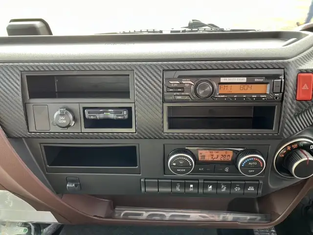 ☆車検付き(R8.11.19)☆　令和6年　日野　4tアルミウィング　跳ね上げPG　ハイルーフ　62ワイド　ラッシング2段　リモコン付き　AT(2ペダル)　積載：2,100㎏　距離：1,000㎞未満　の画像48