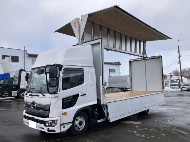 ☆車検付き(R8.11.19)☆　令和6年　日野　4tアルミウィング　跳ね上げPG　ハイルーフ　62ワイド　ラッシング2段　リモコン付き　AT(2ペダル)　積載：2,100㎏　距離：1,000㎞未満　の画像9