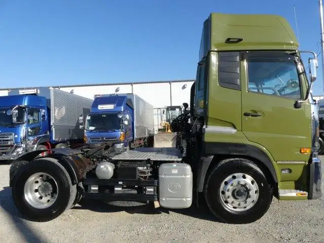 平成29年11月中古大型トラクタヘッド日産UDクオンの画像4