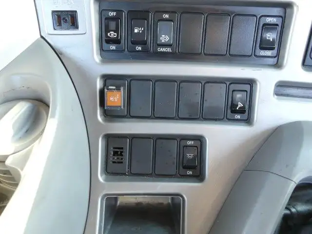 平成29年11月中古大型トラクタヘッド日産UDクオンの画像34