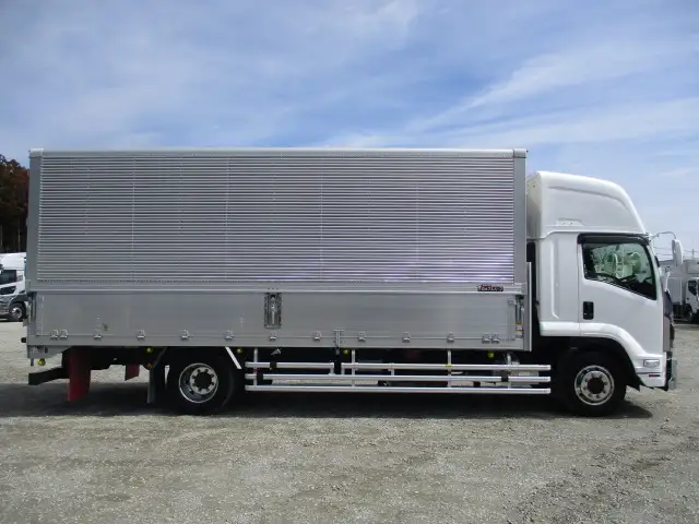 希少‼ 車検付き 令和6年 いすゞ 増トンアルミウィング 距離:3万㎞ 積載:8,100㎏ シフト:6MTの画像4