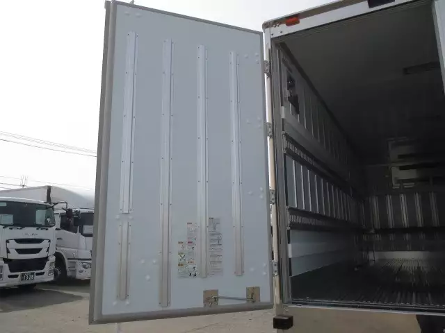 平成29年09月中古中型冷凍バン・ウィング日野レンジャーの画像12