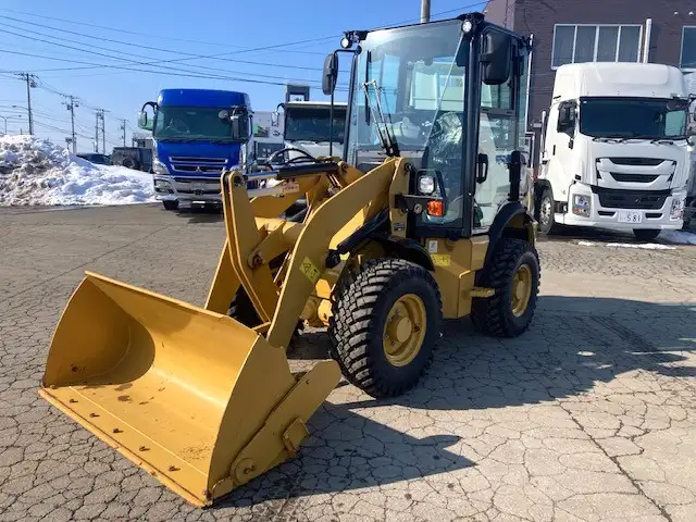 R4年  CAT  タイヤショベル  902-C2  アワー162h  サイドシャッター付  スノータイヤ:12.5/70-16の画像1