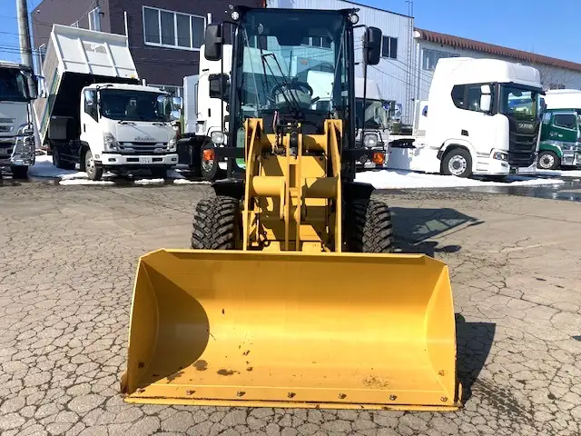 R4年  CAT  タイヤショベル  902-C2  アワー162h  サイドシャッター付  スノータイヤ:12.5/70-16の画像2