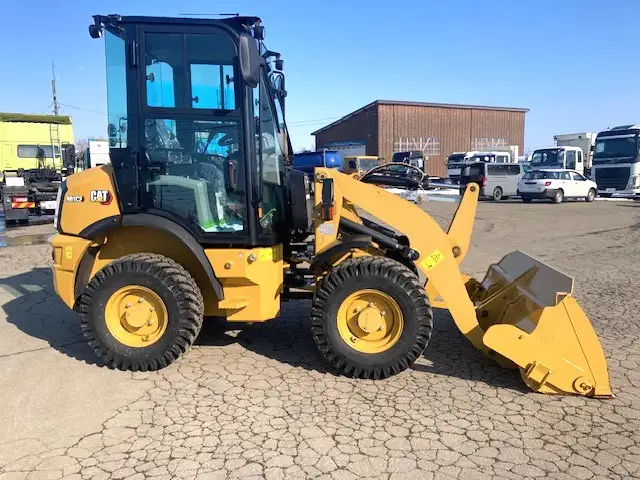 R4年  CAT  タイヤショベル  902-C2  アワー162h  サイドシャッター付  スノータイヤ:12.5/70-16の画像4