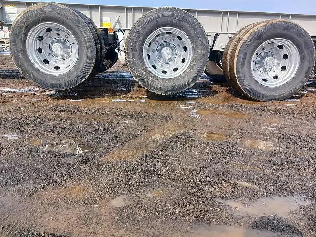 令和2年 トレクス 3軸コンテナシャシ リフトアクスル 最大積載量:30,480kg 第五輪荷重:10,900kg以上の画像13