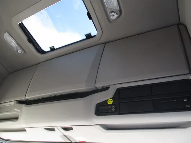 ☆車検付き( R7.12.24)☆ R6年スカニア トラクタ 460ps R20スリーパーキャブ/ハイルーフ スライドカプラー サンルーフの画像46