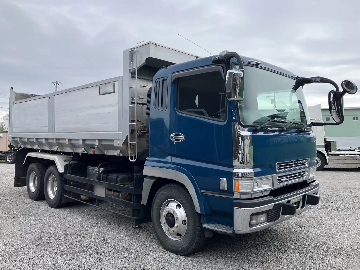 平成16年03月中古大型ダンプ三菱ふそうスーパーグレートの画像3