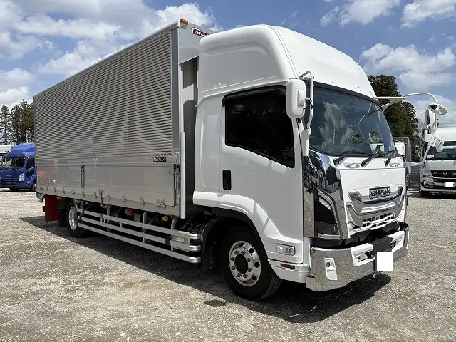 令和6年 いすゞ 増トンアルミウイング 62ワイド 積載:8,100kg MT ハイルーフの画像3