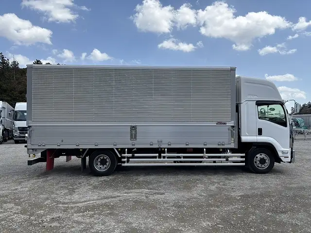 令和6年 いすゞ 増トンアルミウイング 62ワイド 積載:8,100kg MT ハイルーフの画像4