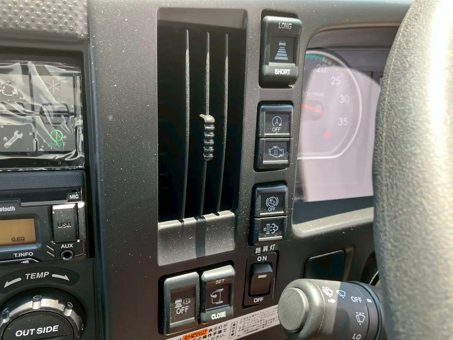 ☆車検付き(R7.6.29)☆　令和5年　いすゞ 4t冷凍バン 　MT6　走行距離:1,354㎞　積載:2,350㎏　横ドア有　240馬力の画像16