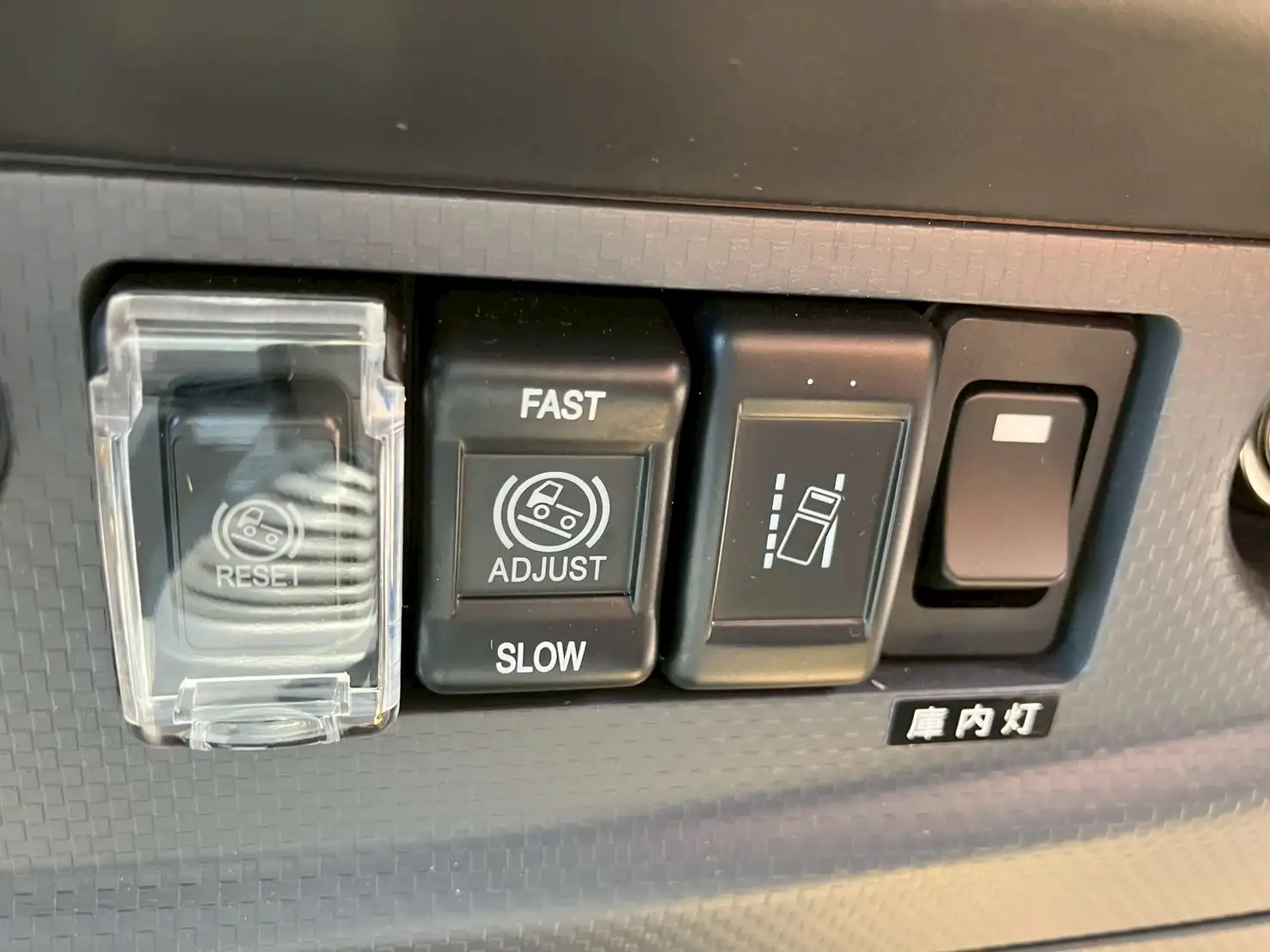 ☆車検付き(R7.6.29)☆　令和5年　いすゞ 4t冷凍バン 　MT6　走行距離:1,354㎞　積載:2,350㎏　横ドア有　240馬力の画像18