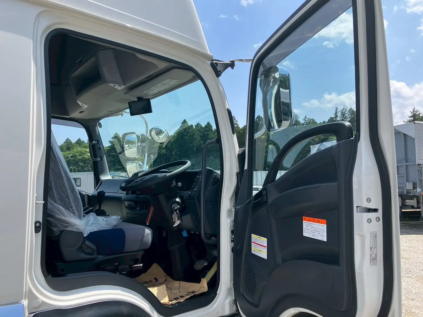 ☆車検付き(R7.6.29)☆　令和5年　いすゞ 4t冷凍バン 　MT6　走行距離:1,354㎞　積載:2,350㎏　横ドア有　240馬力の画像20