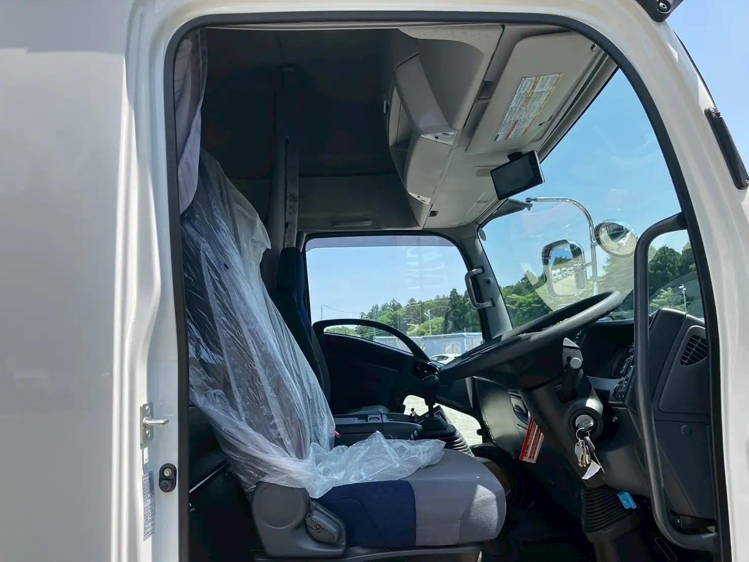 ☆車検付き(R7.6.29)☆　令和5年　いすゞ 4t冷凍バン 　MT6　走行距離:1,354㎞　積載:2,350㎏　横ドア有　240馬力の画像21