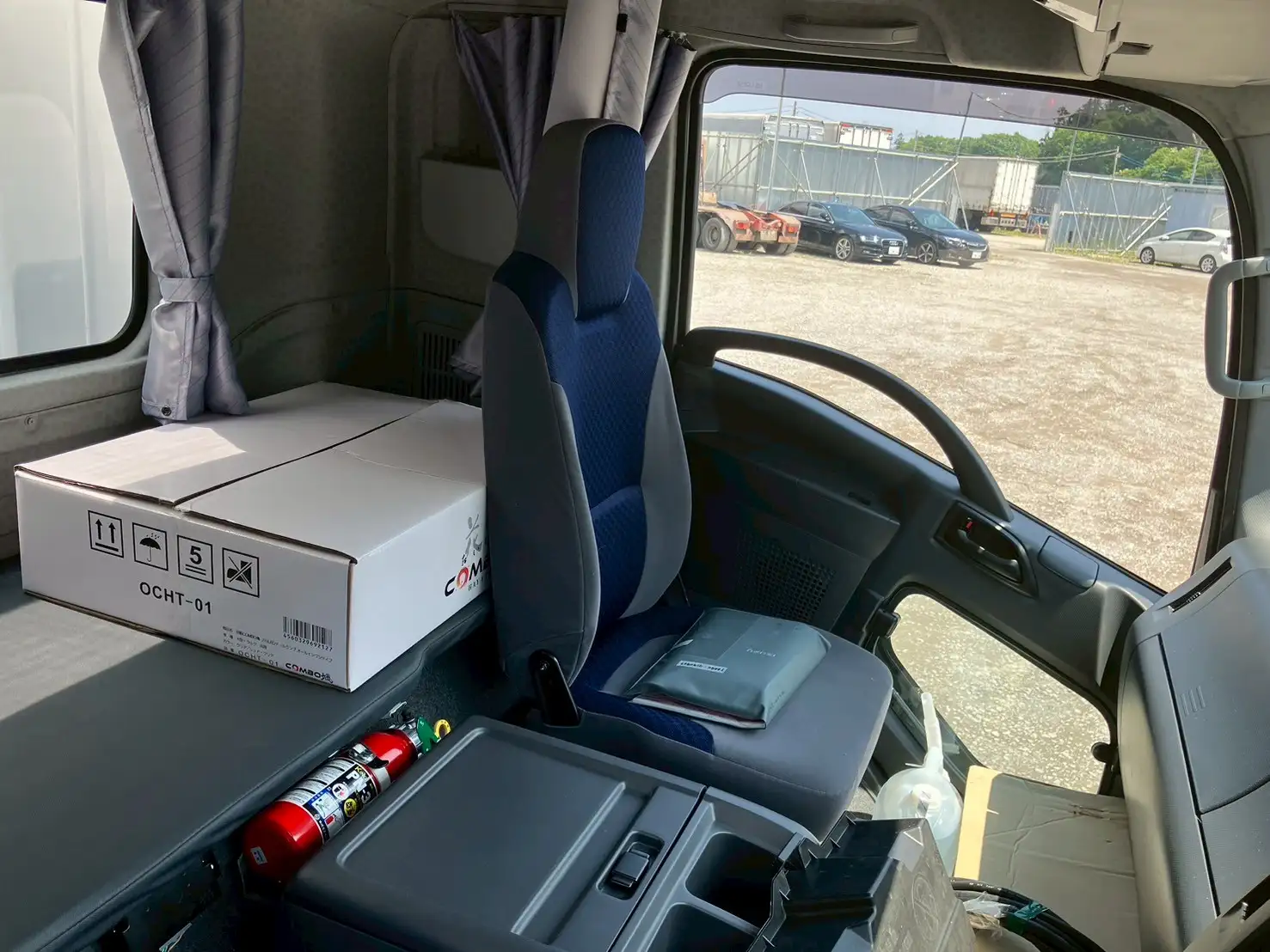 ☆車検付き(R7.6.29)☆　令和5年　いすゞ 4t冷凍バン 　MT6　走行距離:1,354㎞　積載:2,350㎏　横ドア有　240馬力の画像22