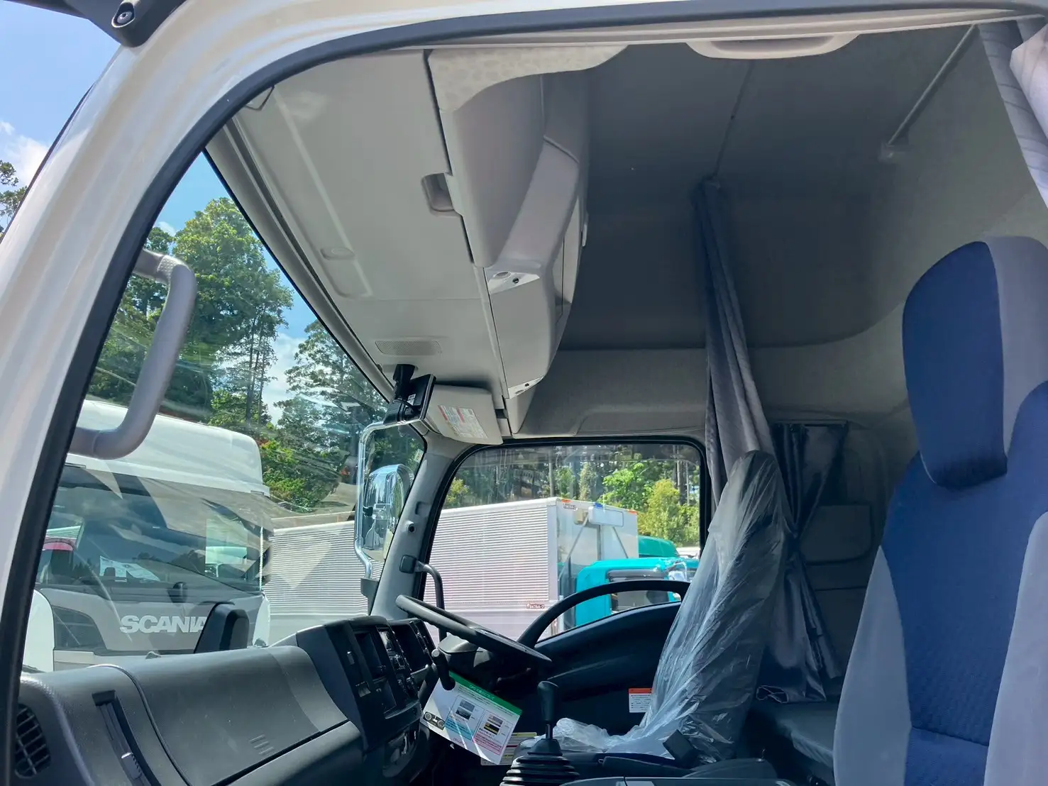 ☆車検付き(R7.6.29)☆　令和5年　いすゞ 4t冷凍バン 　MT6　走行距離:1,354㎞　積載:2,350㎏　横ドア有　240馬力の画像24