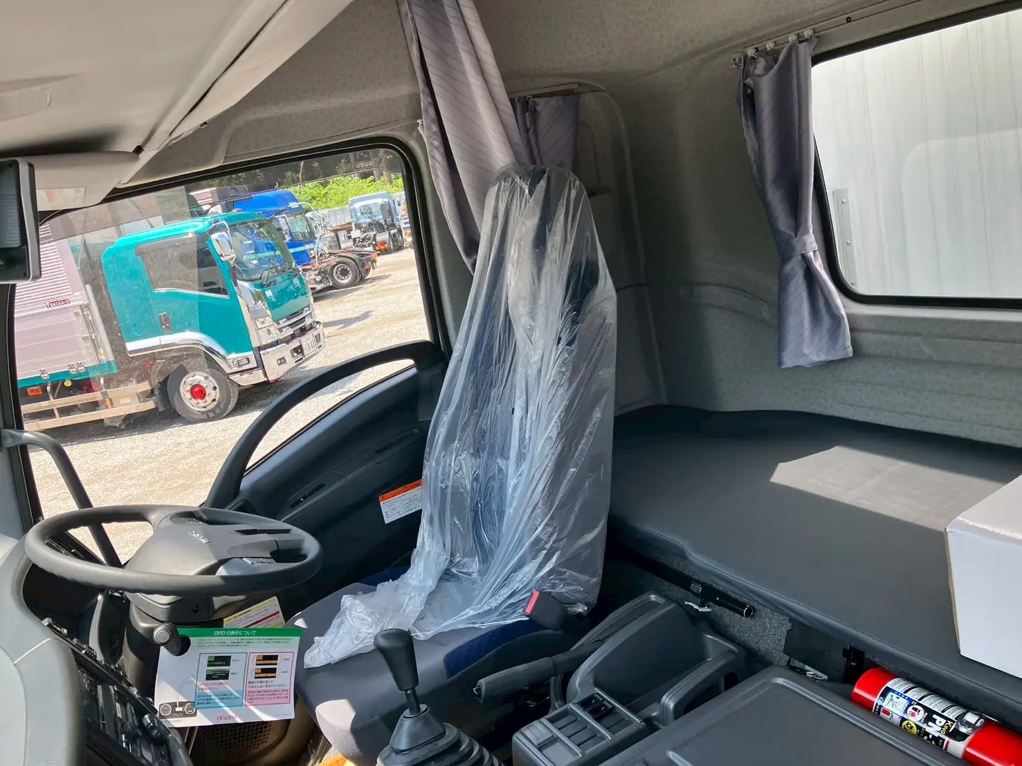 ☆車検付き(R7.6.29)☆　令和5年　いすゞ 4t冷凍バン 　MT6　走行距離:1,354㎞　積載:2,350㎏　横ドア有　240馬力の画像25