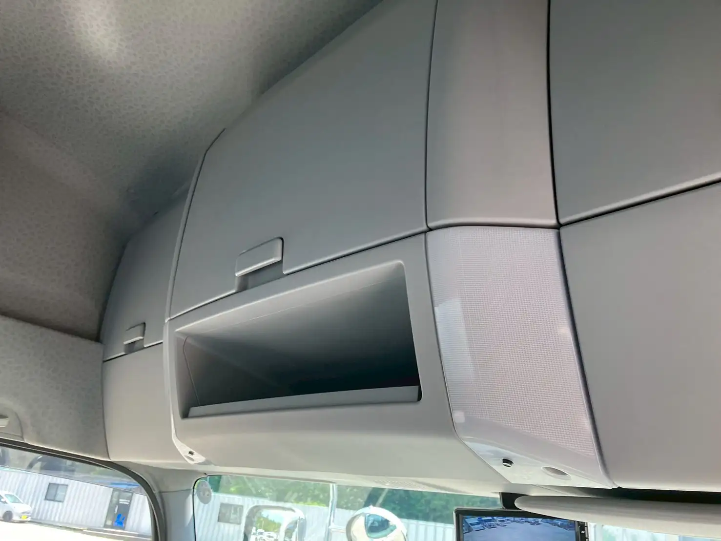 ☆車検付き(R7.6.29)☆　令和5年　いすゞ 4t冷凍バン 　MT6　走行距離:1,354㎞　積載:2,350㎏　横ドア有　240馬力の画像26