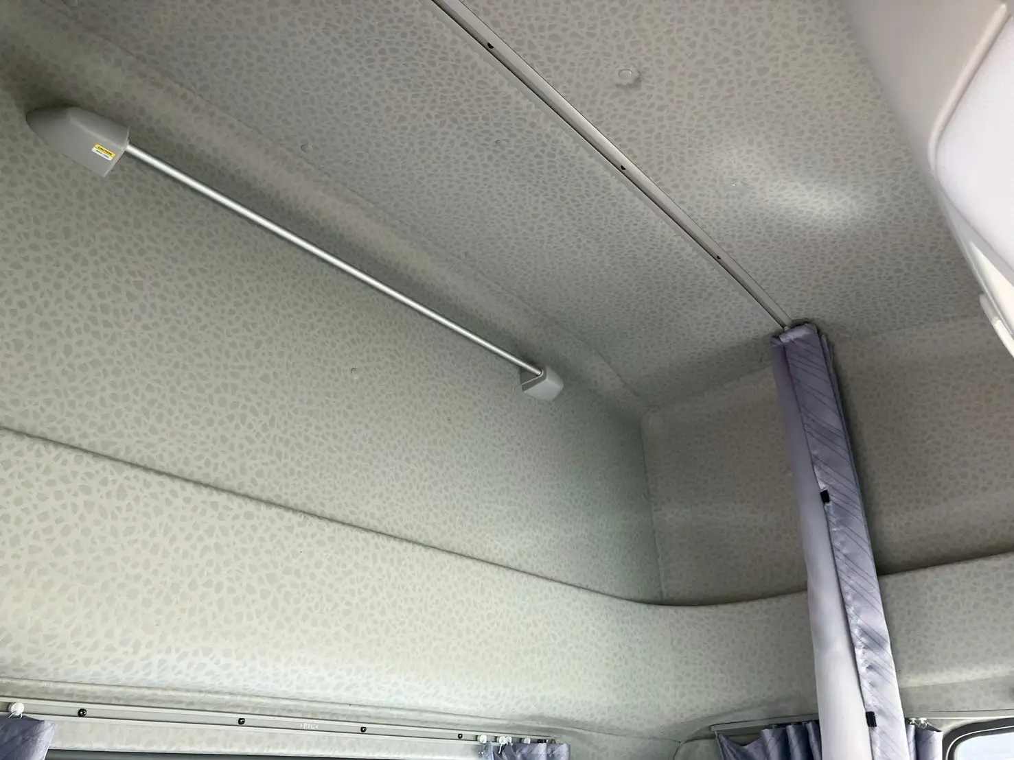 ☆車検付き(R7.6.29)☆　令和5年　いすゞ 4t冷凍バン 　MT6　走行距離:1,354㎞　積載:2,350㎏　横ドア有　240馬力の画像27