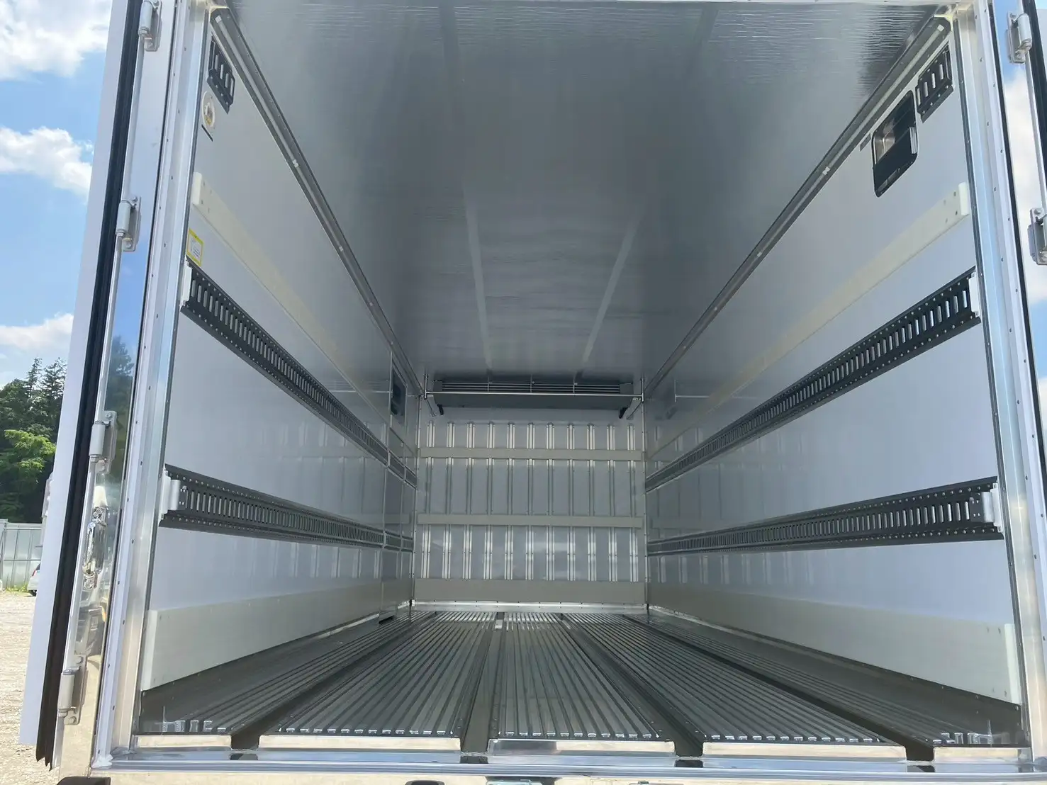 ☆車検付き(R7.6.29)☆　令和5年　いすゞ 4t冷凍バン 　MT6　走行距離:1,354㎞　積載:2,350㎏　横ドア有　240馬力の画像29