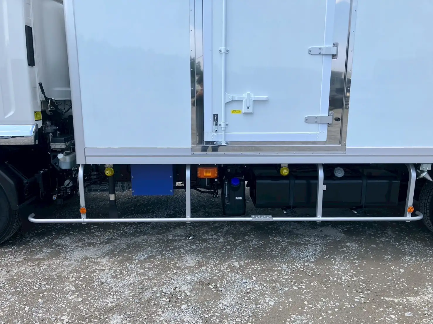 ☆車検付き(R7.6.29)☆　令和5年　いすゞ 4t冷凍バン 　MT6　走行距離:1,354㎞　積載:2,350㎏　横ドア有　240馬力の画像32