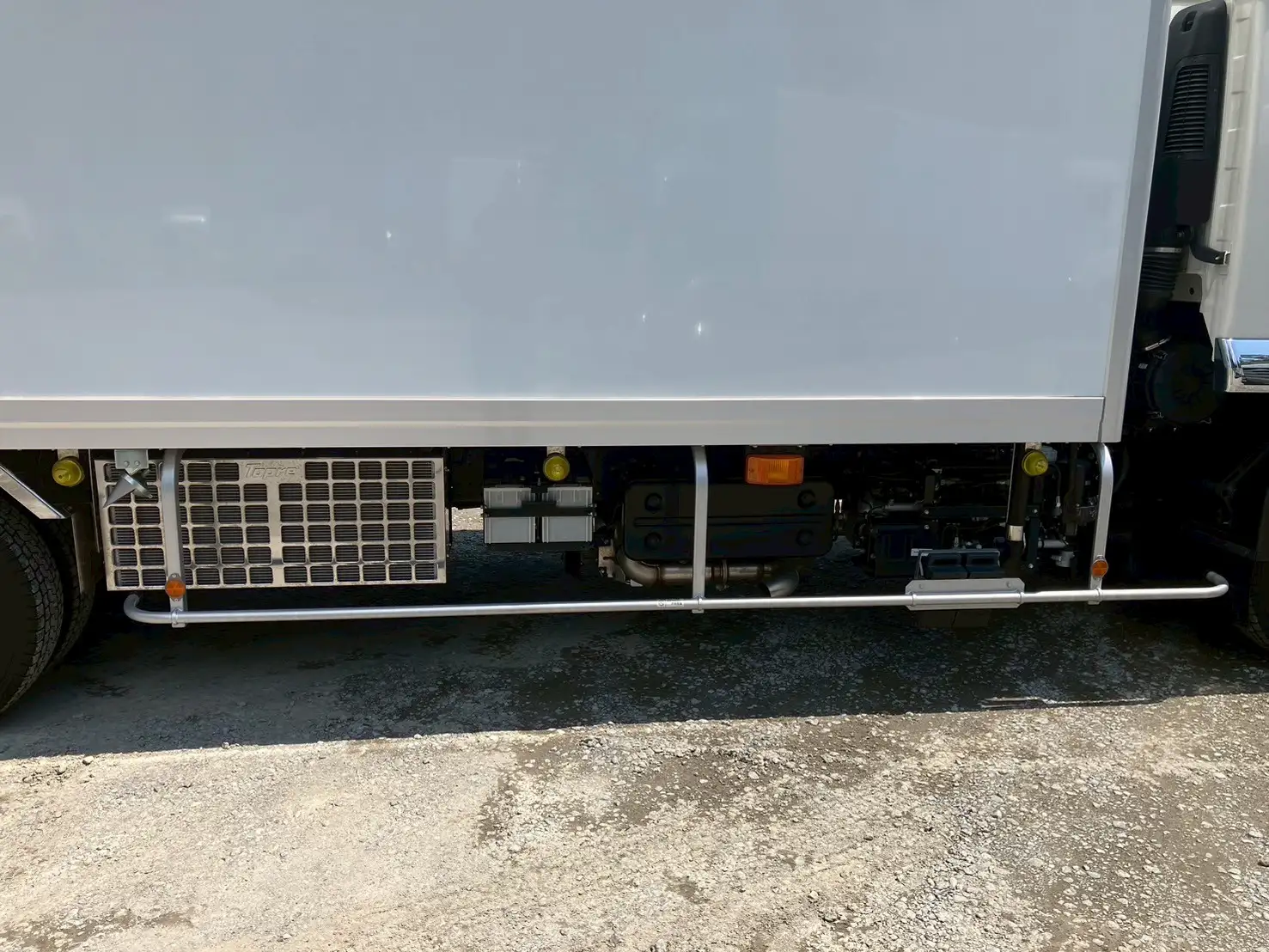 ☆車検付き(R7.6.29)☆　令和5年　いすゞ 4t冷凍バン 　MT6　走行距離:1,354㎞　積載:2,350㎏　横ドア有　240馬力の画像33