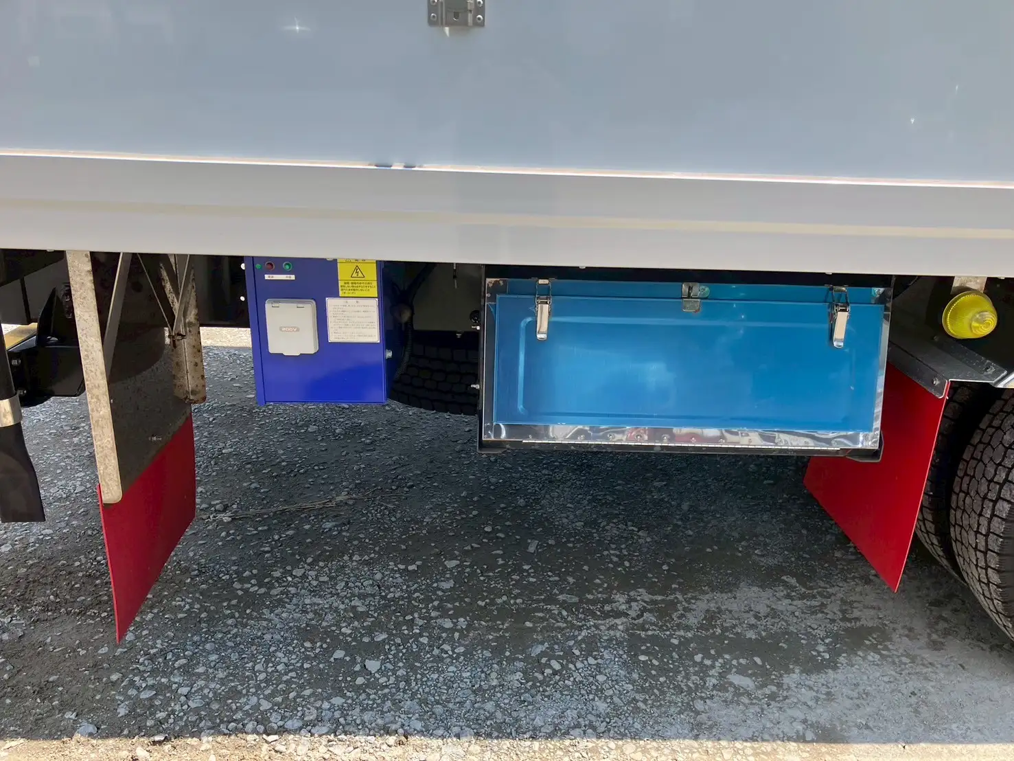 ☆車検付き(R7.6.29)☆　令和5年　いすゞ 4t冷凍バン 　MT6　走行距離:1,354㎞　積載:2,350㎏　横ドア有　240馬力の画像36