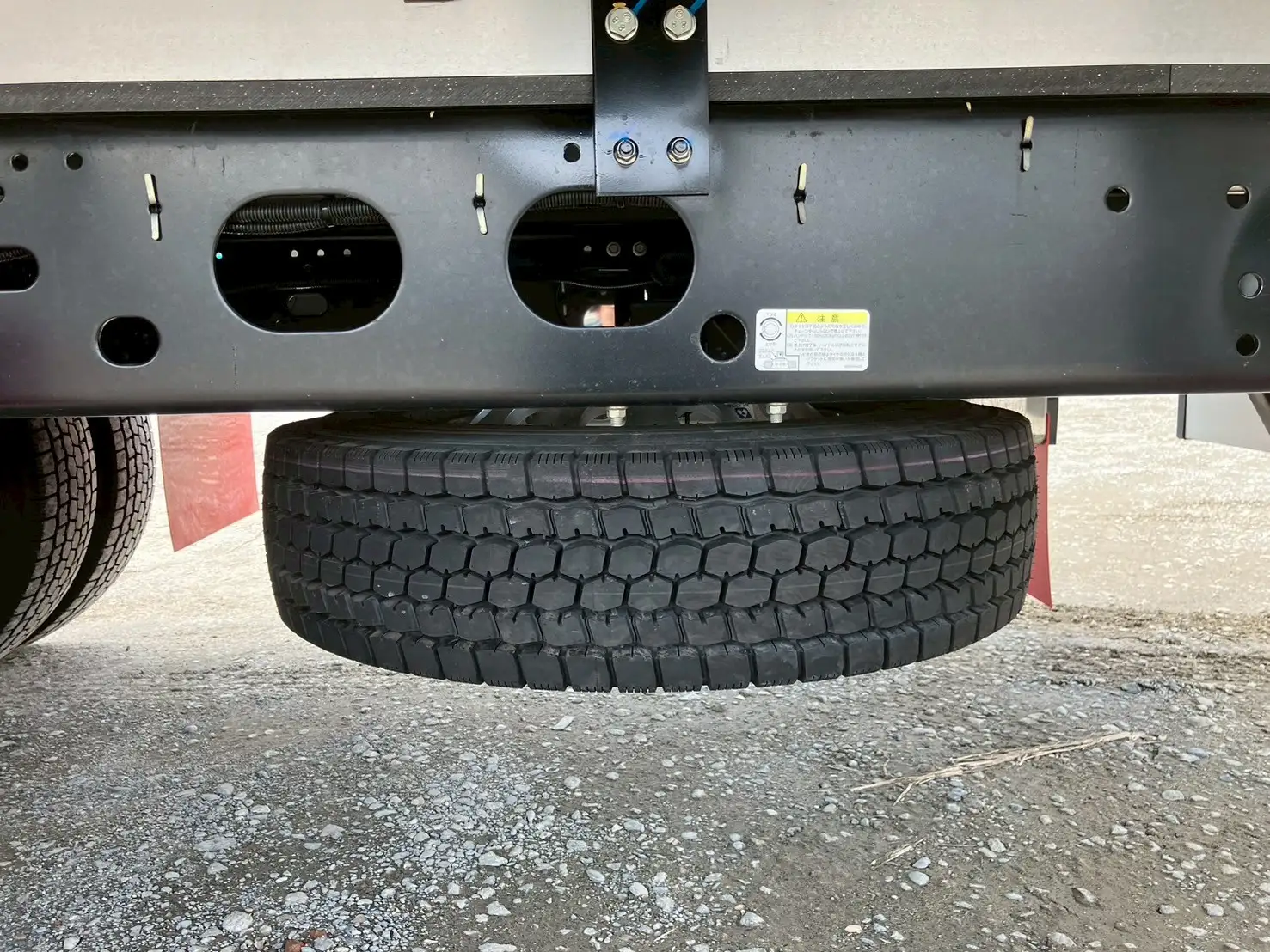 ☆車検付き(R7.6.29)☆　令和5年　いすゞ 4t冷凍バン 　MT6　走行距離:1,354㎞　積載:2,350㎏　横ドア有　240馬力の画像40