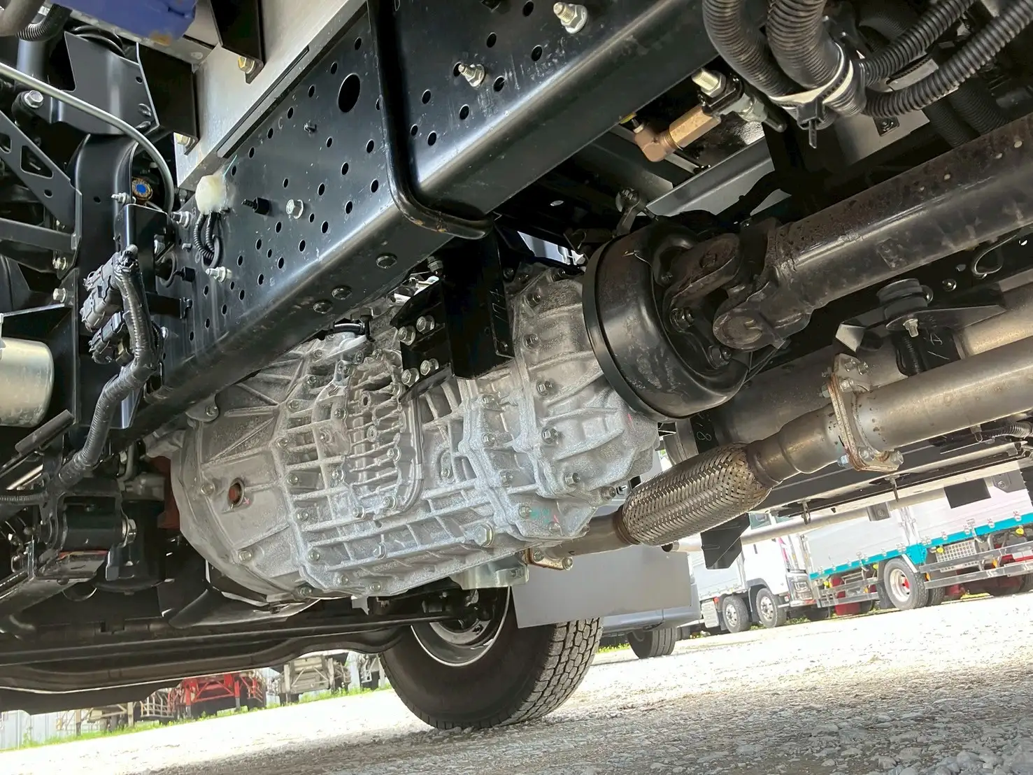 ☆車検付き(R7.6.29)☆　令和5年　いすゞ 4t冷凍バン 　MT6　走行距離:1,354㎞　積載:2,350㎏　横ドア有　240馬力の画像45