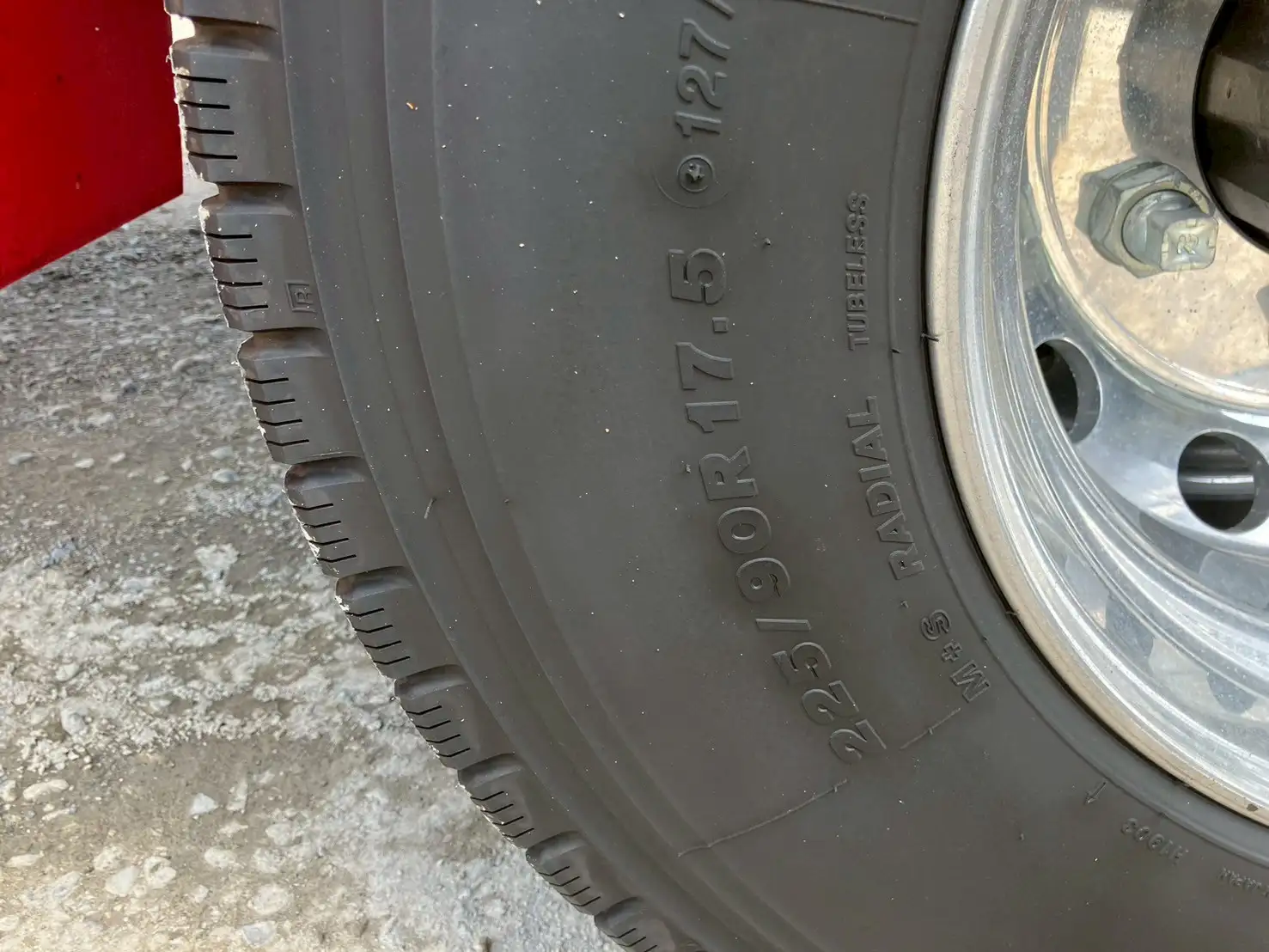 ☆車検付き(R7.6.29)☆　令和5年　いすゞ 4t冷凍バン 　MT6　走行距離:1,354㎞　積載:2,350㎏　横ドア有　240馬力の画像56