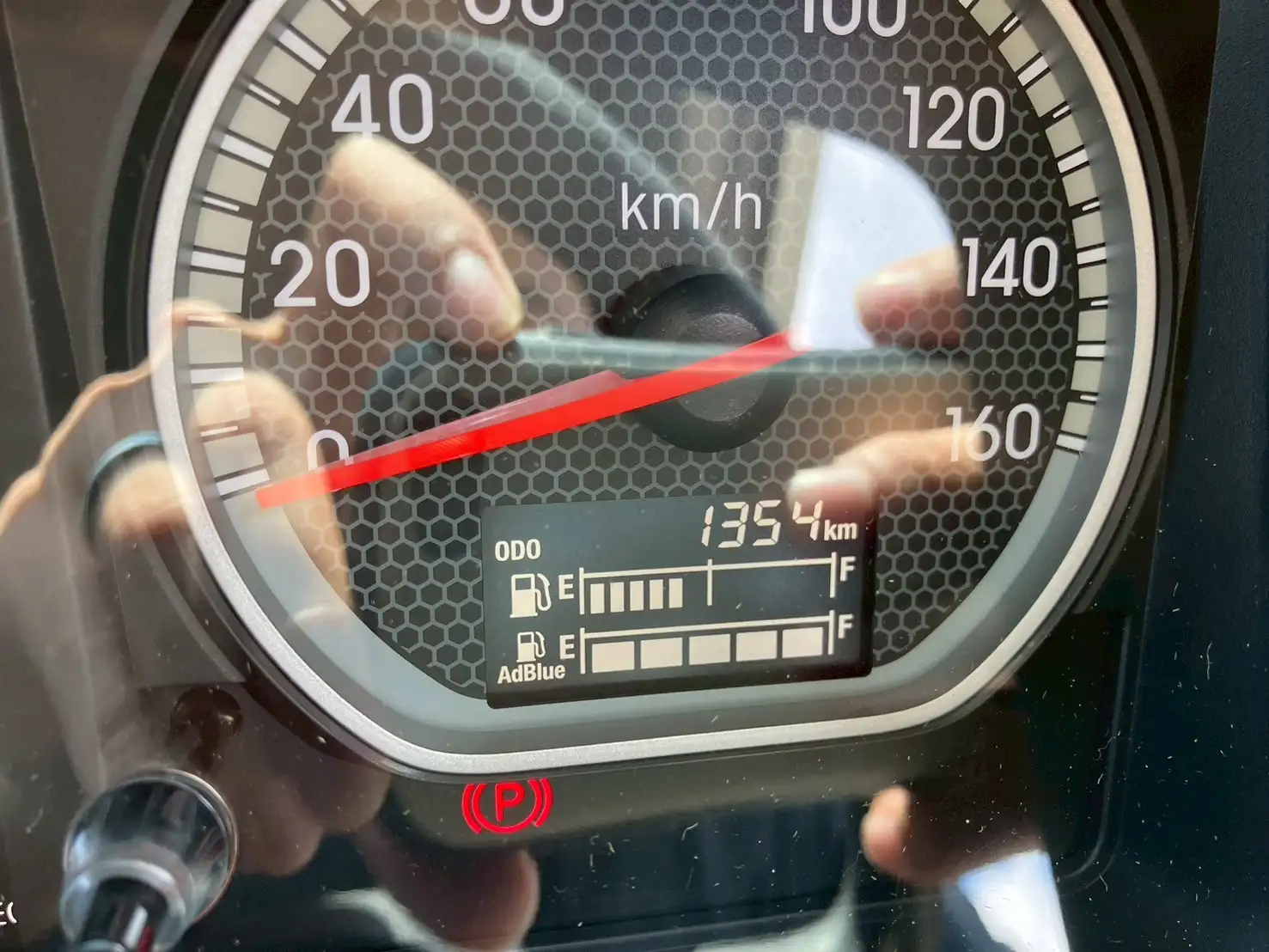 ☆車検付き(R7.6.29)☆　令和5年　いすゞ 4t冷凍バン 　MT6　走行距離:1,354㎞　積載:2,350㎏　横ドア有　240馬力の画像9