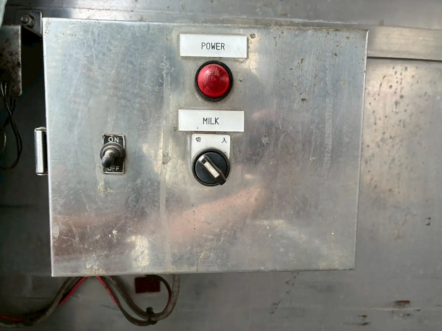 平成24年 日野 増トンミルクタンクローリー タンク容量:8,100L 走行距離:約27万㎞ MT6 シャワーボール付きの画像24